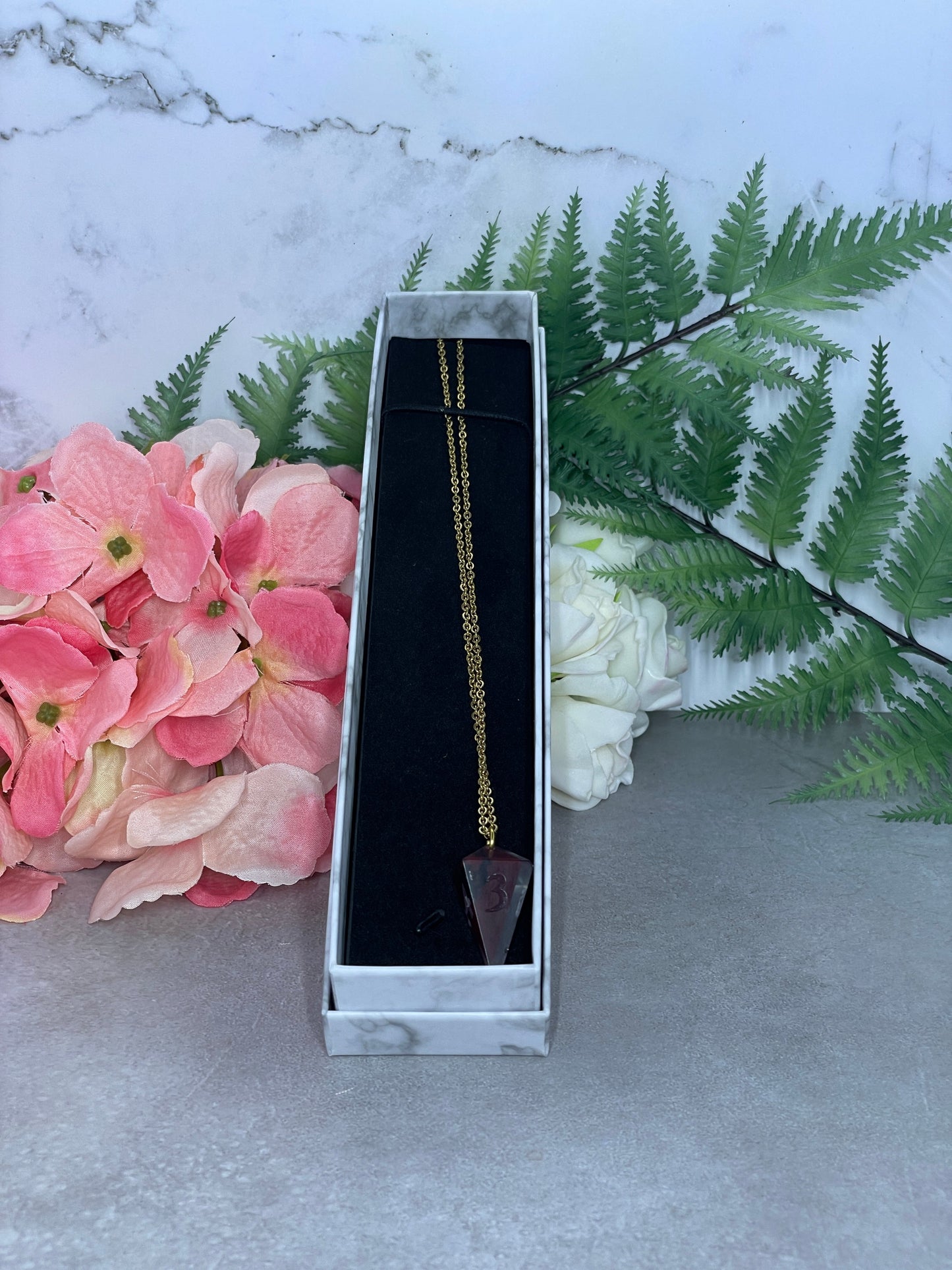 Dice Pendant | Shard D4 | Dark Romantic | Filigree | Gold Necklace (60cm)