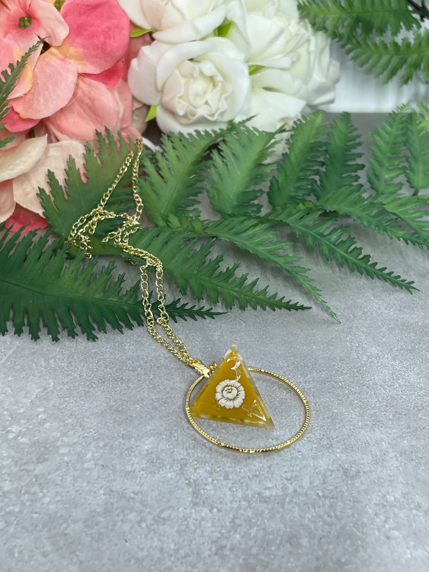 Dice Pendant | D4 | Mustard | Filigree | Gold Necklace (60cm)