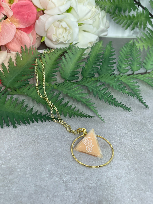 Dice Pendant | D4 | Peach | Filigree | Gold Necklace (60cm)