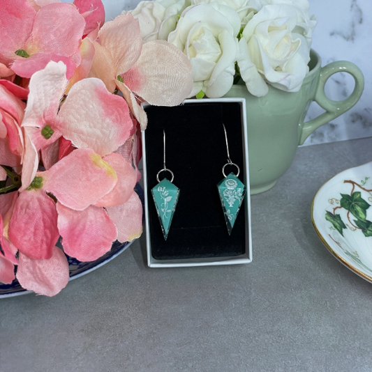 Earrings | Tiffany Blue Shard D4 | Sterling Silver | Filigree Polyhedral Dice Earrings